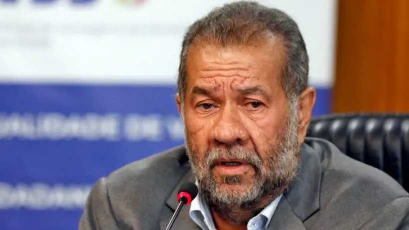 Carlos Lupi fala à imprensa durante coletiva oficial como ministro da Previdência